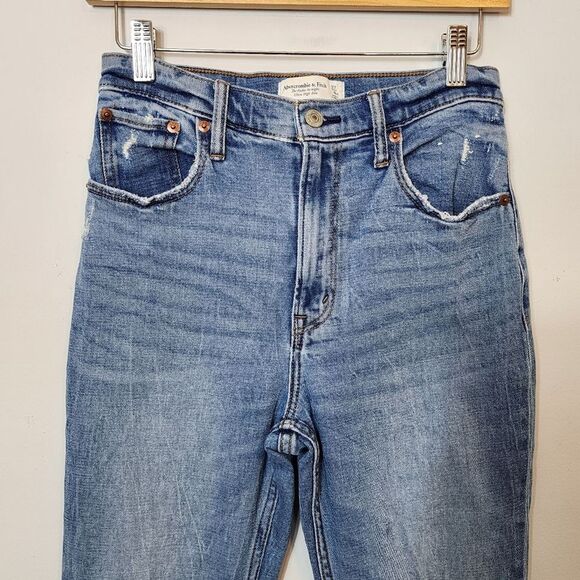 Abercrombie & Fitch Ultra High Rise Ankle Straight Jeans Distressed SZ 27 Short - Picture 3 of 11